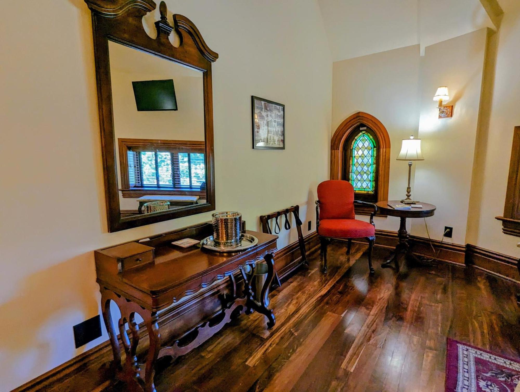 Gothic Heights Inn Clifton Heights ภายนอก รูปภาพ