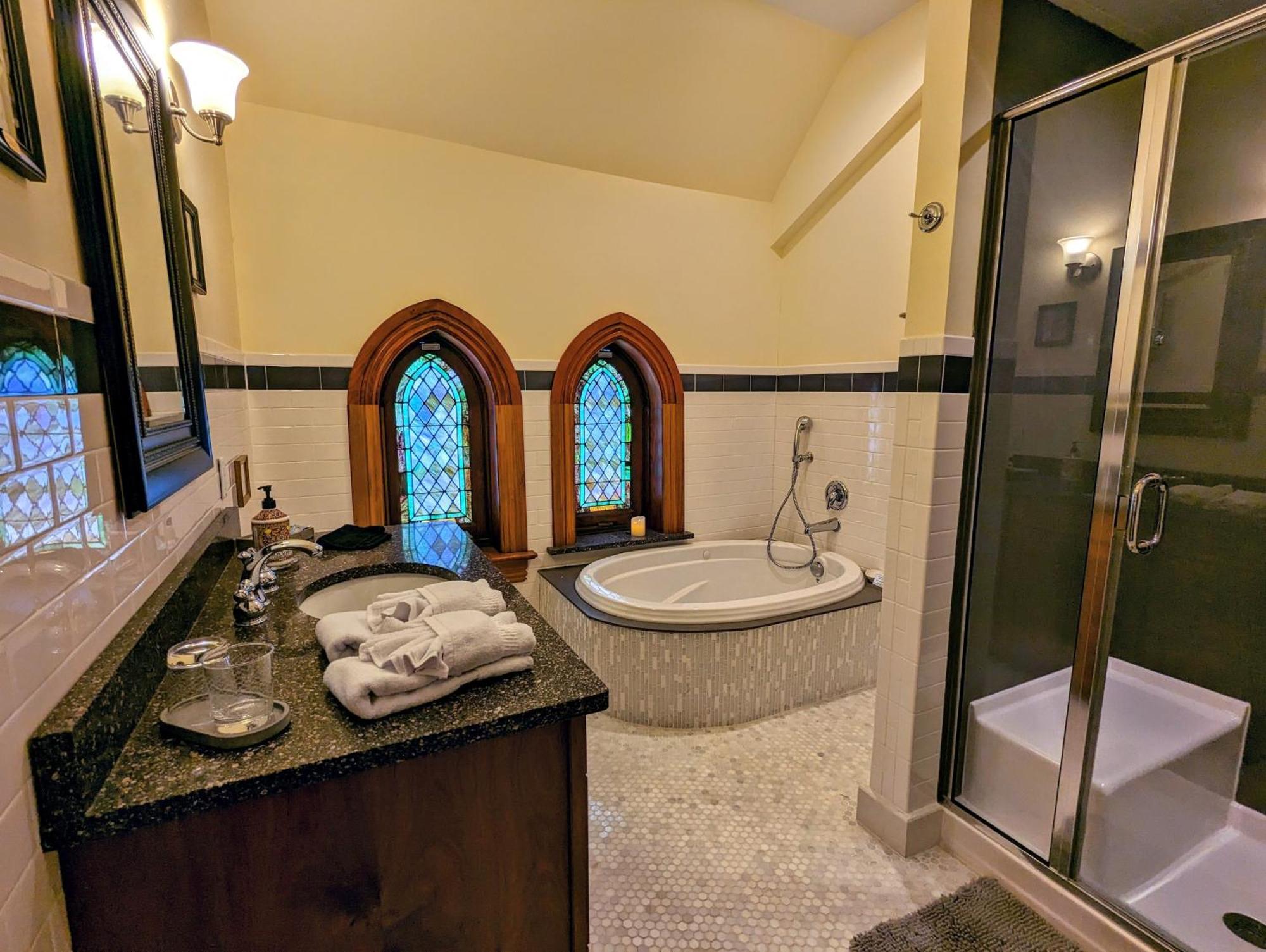 Gothic Heights Inn Clifton Heights ภายนอก รูปภาพ